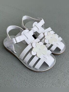 NWOT Carter's White Flower Toddler Spring Summer Faux Leather Sandals Size 7